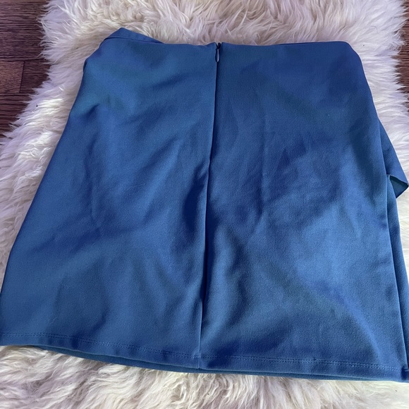 Blue ruffled skirt - Picture 2 of 3